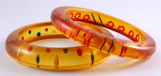 AB24 applejuice reverse carved bakelite bangles